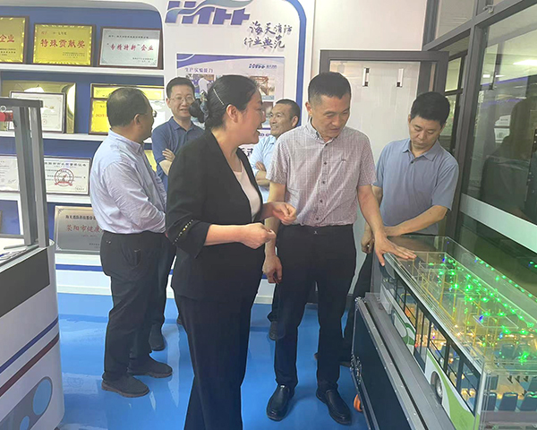 考察团参观海天消防产品展厅